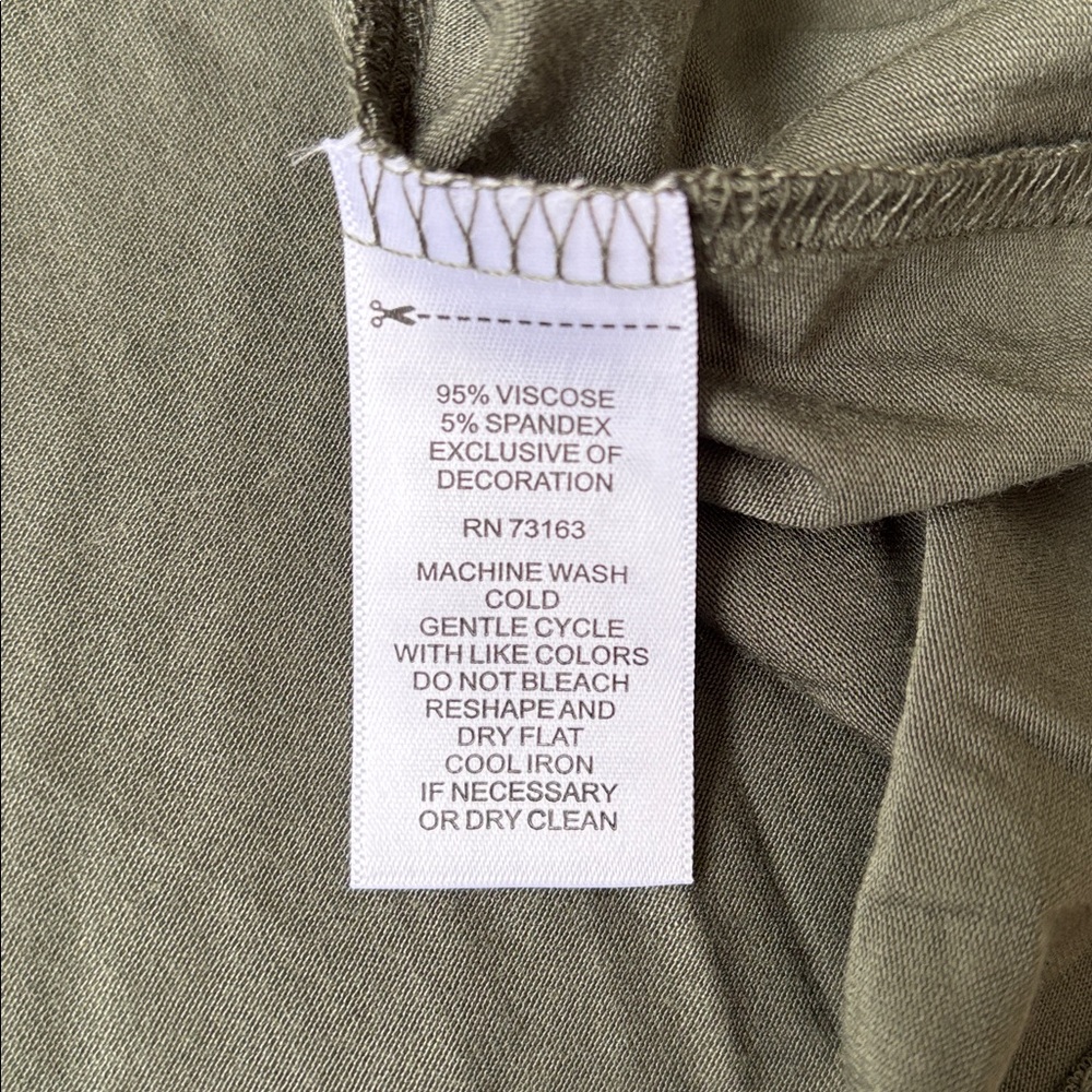 Cable & Gauge Women's Top in Dry Oregano - Picture 10 of 11